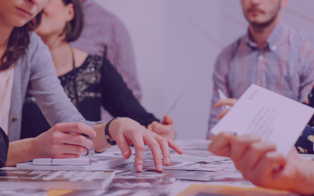 Une équipe autour d'une table
