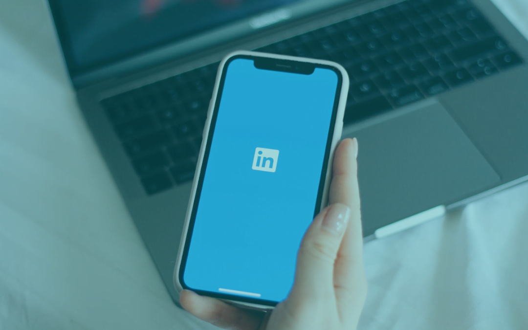 un photo avec le logo de Linkedin